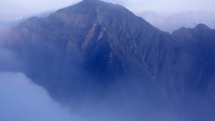 第176山 カムイエクウチカウシ山 1 979ｍ 北海道 大山脈主峰の大パノラマ 横浜市従業員労働組合